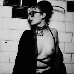 Leona Flashing Backyard, Berlin Queen