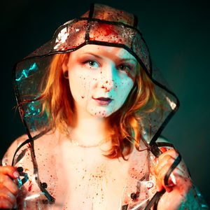 Amanda Obscura – Bloody Cape