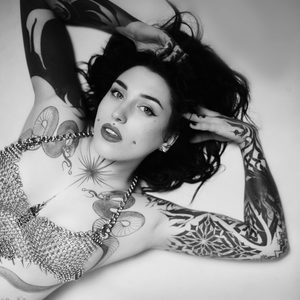 Mariella 90s retro style