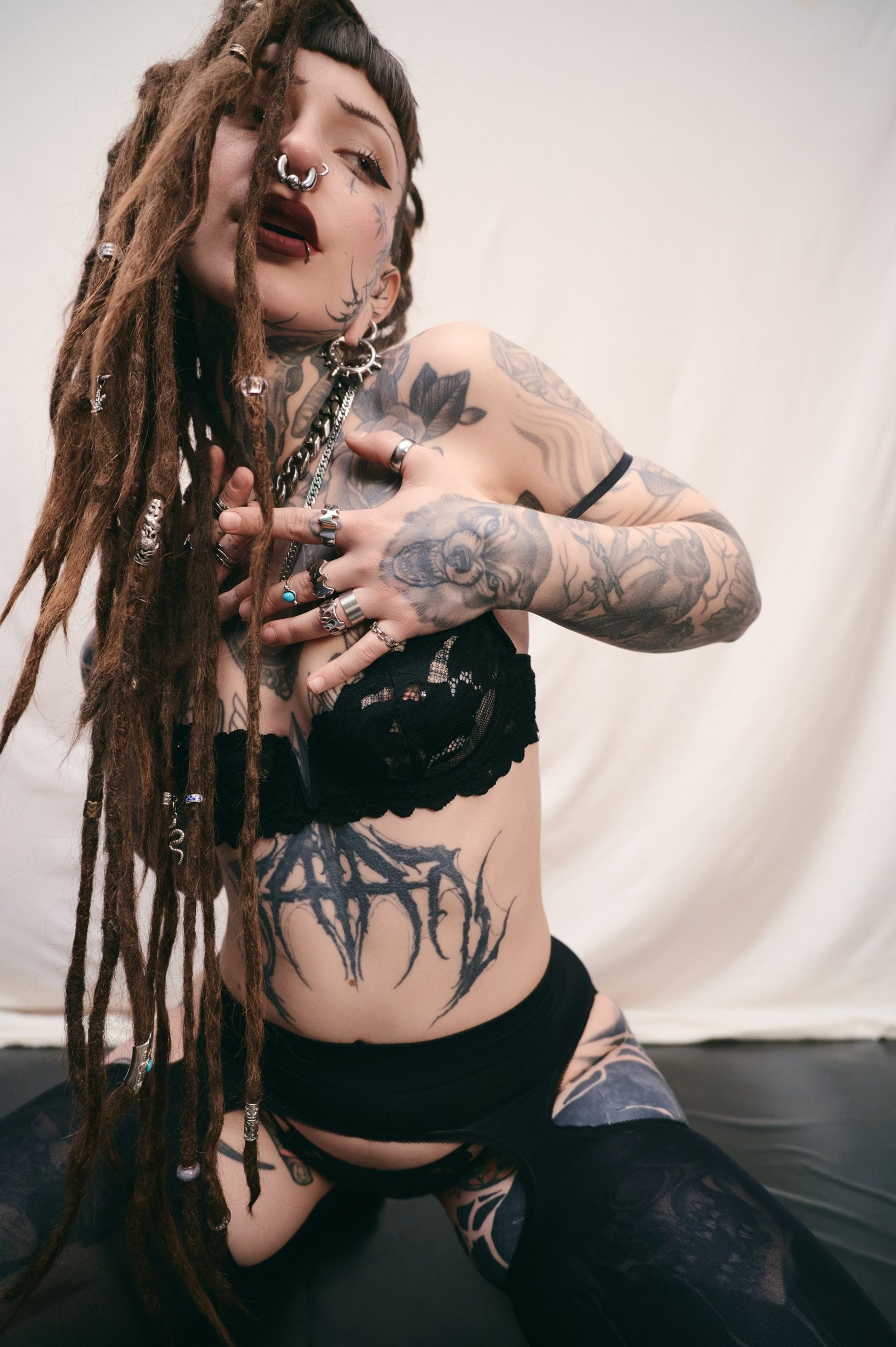 Obscene Elegance: Elli Takes Over – video
