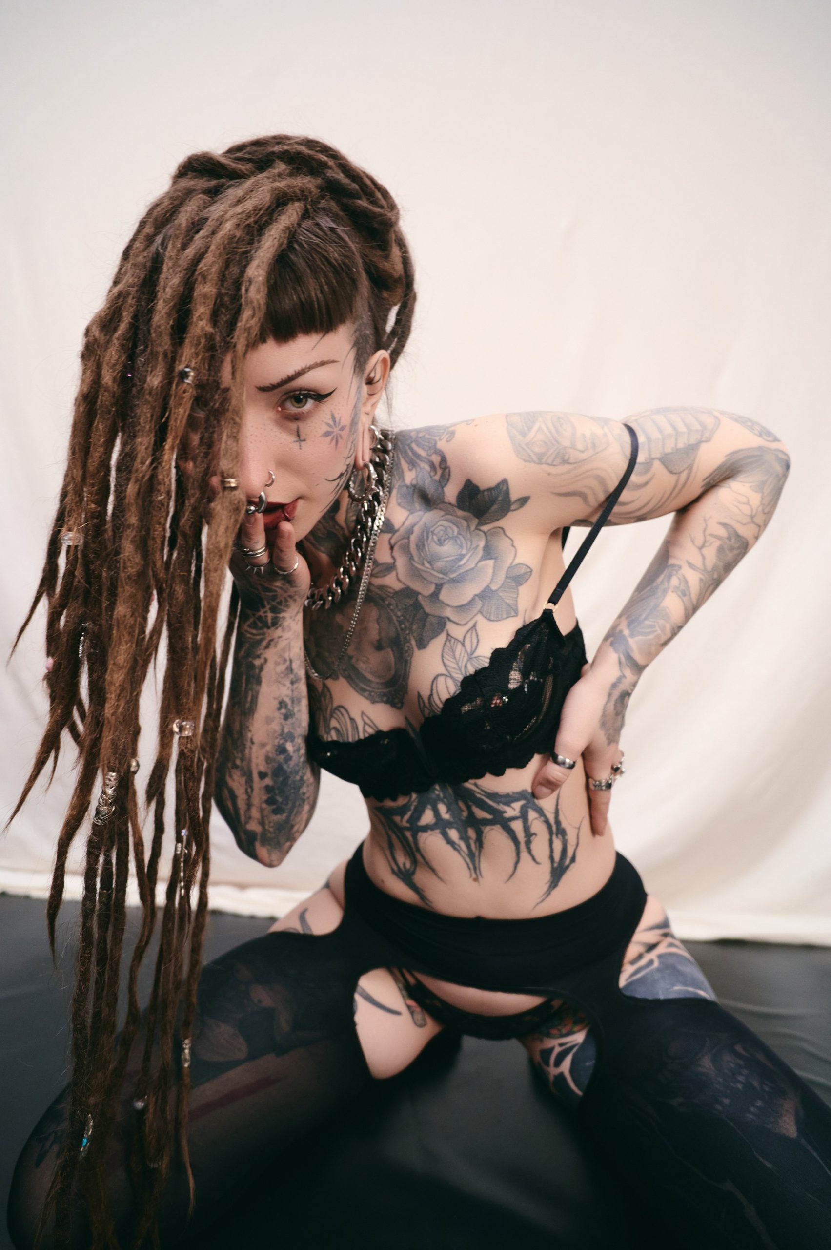 Obscene Elegance: Elli Takes Over