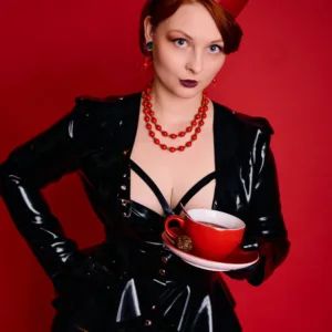 Amanda Obscura – Hot Tea & Heavy Kink